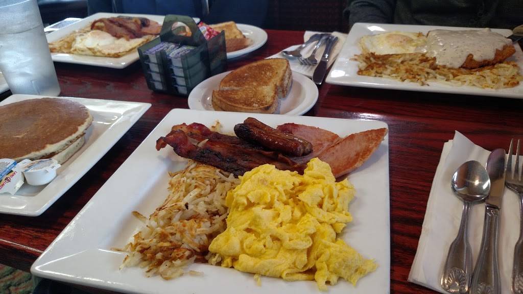 American Table Family Restaurant | restaurant | 603 Plaza Dr, Fostoria, OH 44830, USA | 4194355275 OR +1 419-435-5275