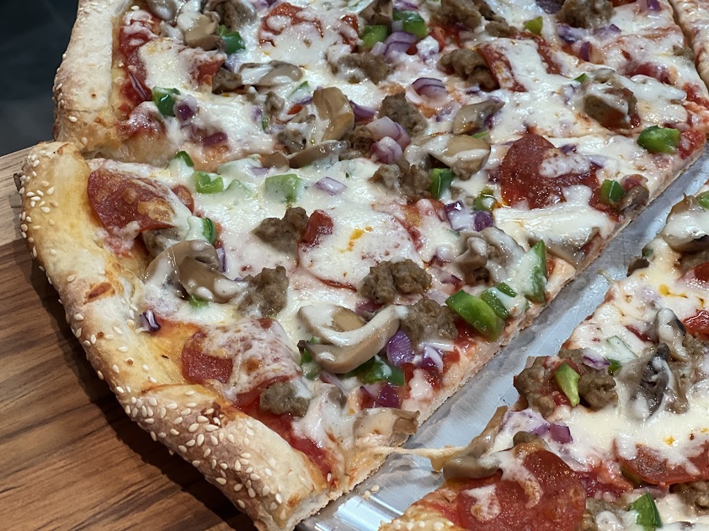 Valentines Pizzeria | restaurant | 239 E 203rd St, The Bronx, NY 10458, USA | 7186187773 OR +1 718-618-7773