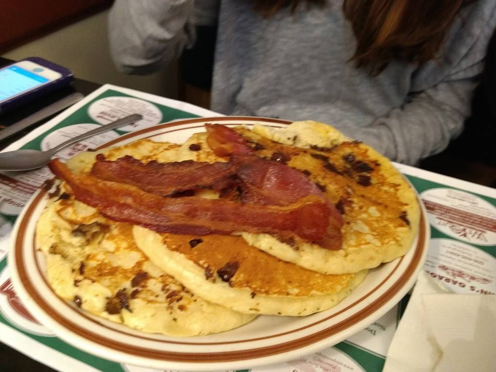 Mackies Restaurant & Country Store | restaurant | 49 N Washington St, North Attleborough, MA 02760, USA | 5086434141 OR +1 508-643-4141