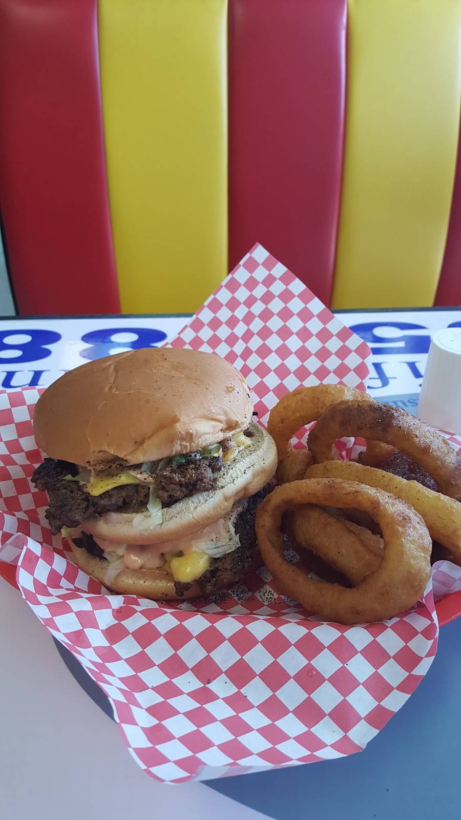 Joe Mamas | restaurant | 63 Wisteria Pl, Millbrook, AL 36054, USA | 3342851881 OR +1 334-285-1881