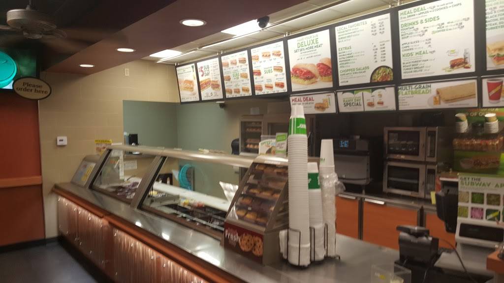 Subway Restaurants | restaurant | 9845 Topanga Canyon Blvd, Chatsworth, CA 91311, USA | 8187001526 OR +1 818-700-1526