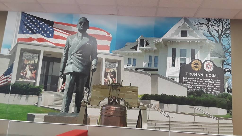 Hardees | restaurant | 4011 S Noland Rd, Independence, MO 64055, USA | 8162521944 OR +1 816-252-1944