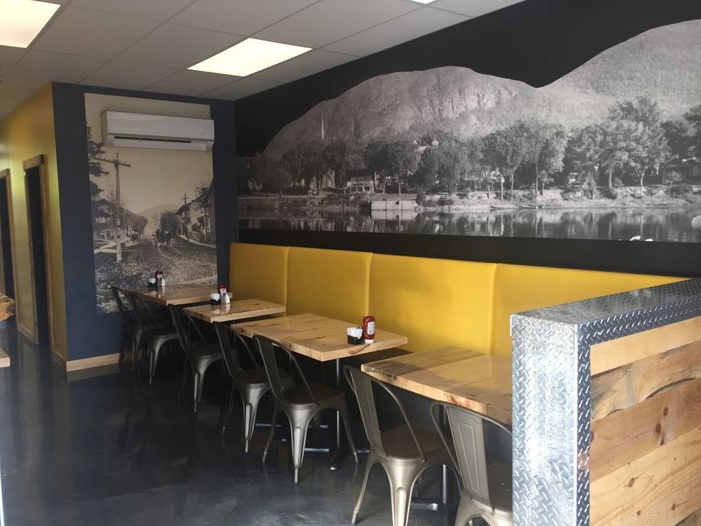 Ramone Pizzeria et Cantine | restaurant | 238 Chemin des Patriotes N, Mont-Saint-Hilaire, QC J3H 3H3, Canada | 4504464040 OR +1 450-446-4040