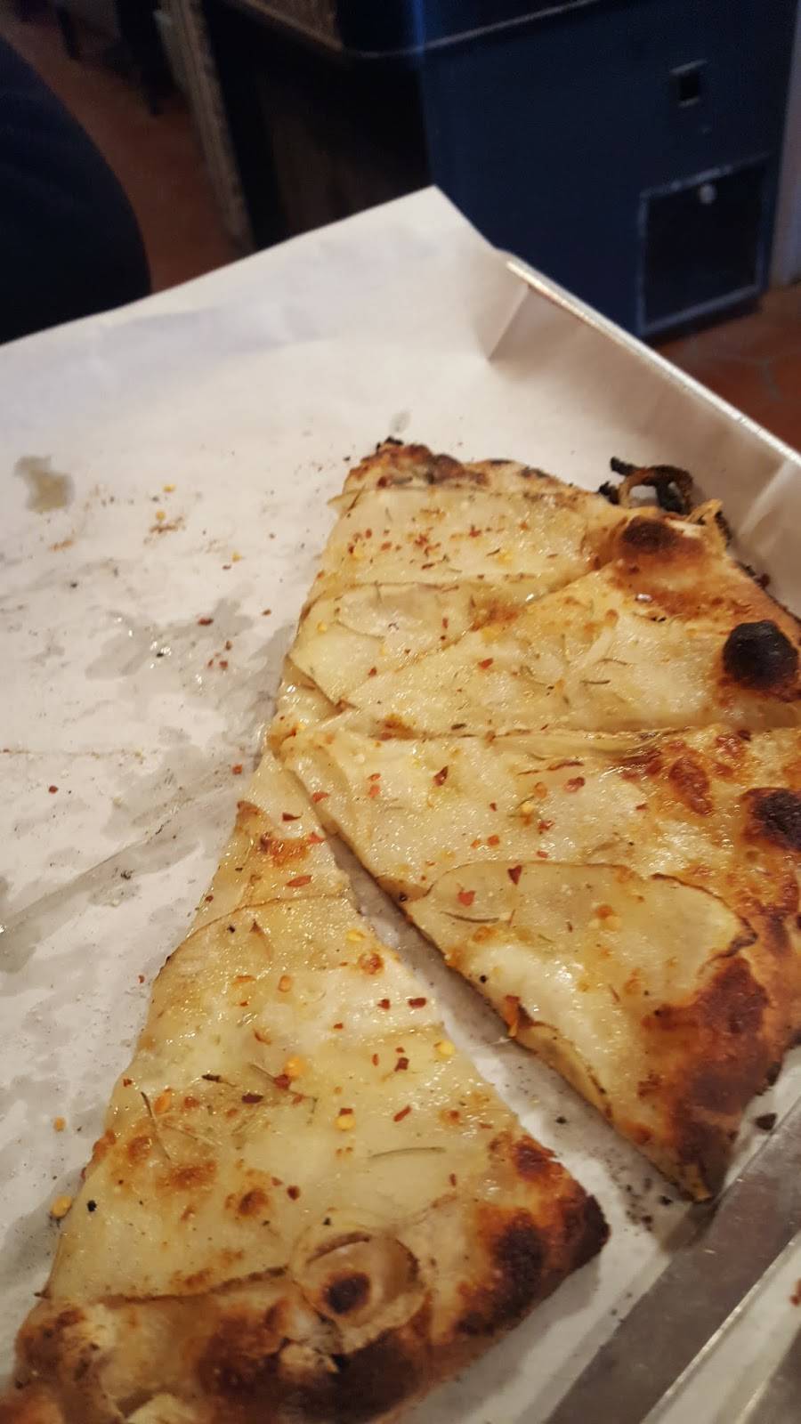 Sallys Apizza | restaurant | 237 Wooster St, New Haven, CT 06511, USA | 2036245271 OR +1 203-624-5271