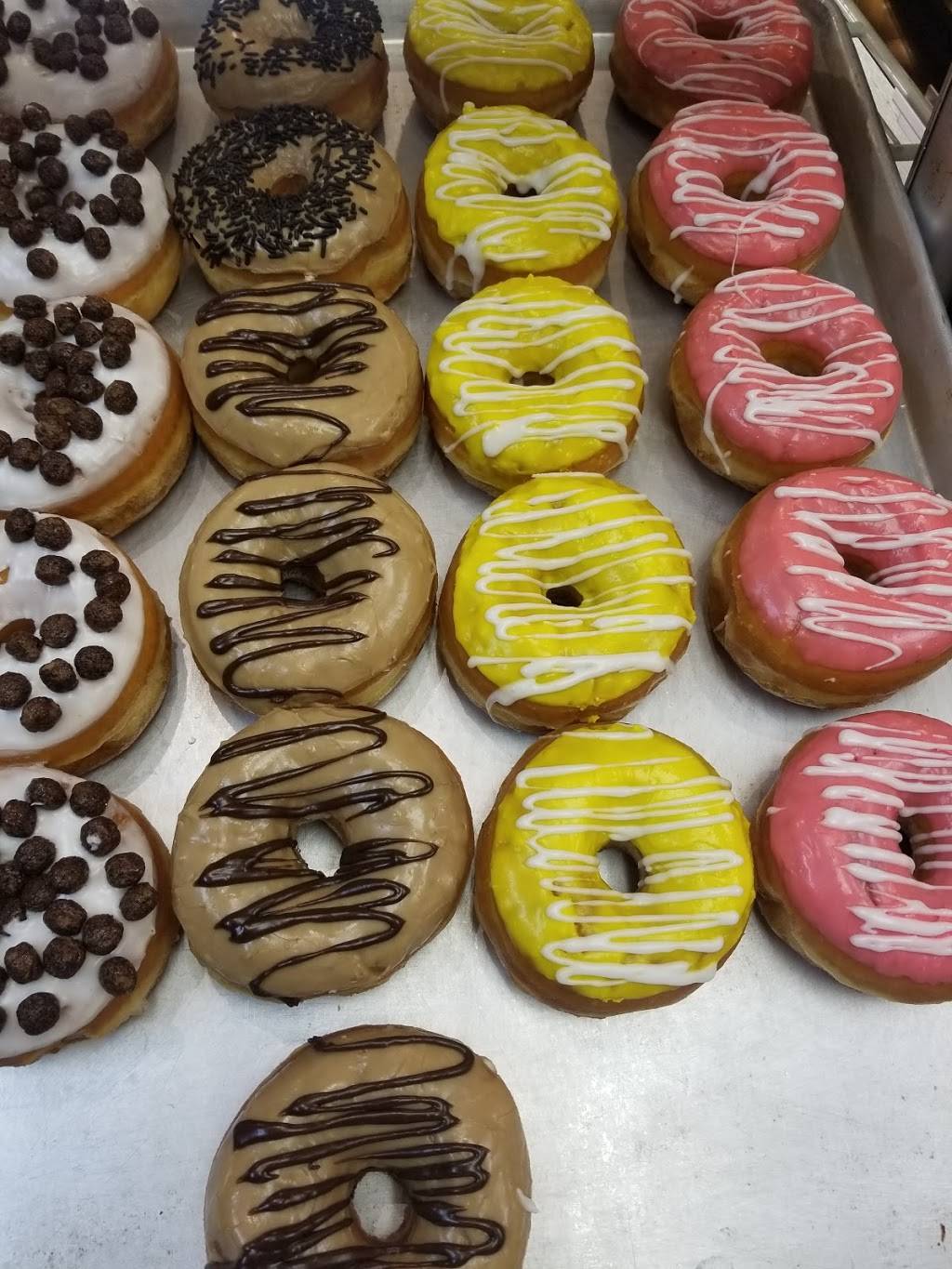 California Donuts | bakery | 11255 Camino Ruiz, San Diego, CA 92126, USA | 8585787230 OR +1 858-578-7230