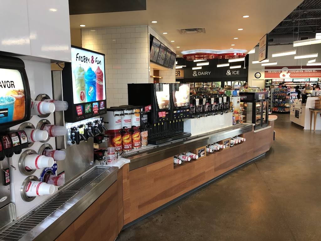 Kum & Go | meal takeaway | 731 S Riverside Dr, Iowa City, IA 52246, USA | 3193582415 OR +1 319-358-2415