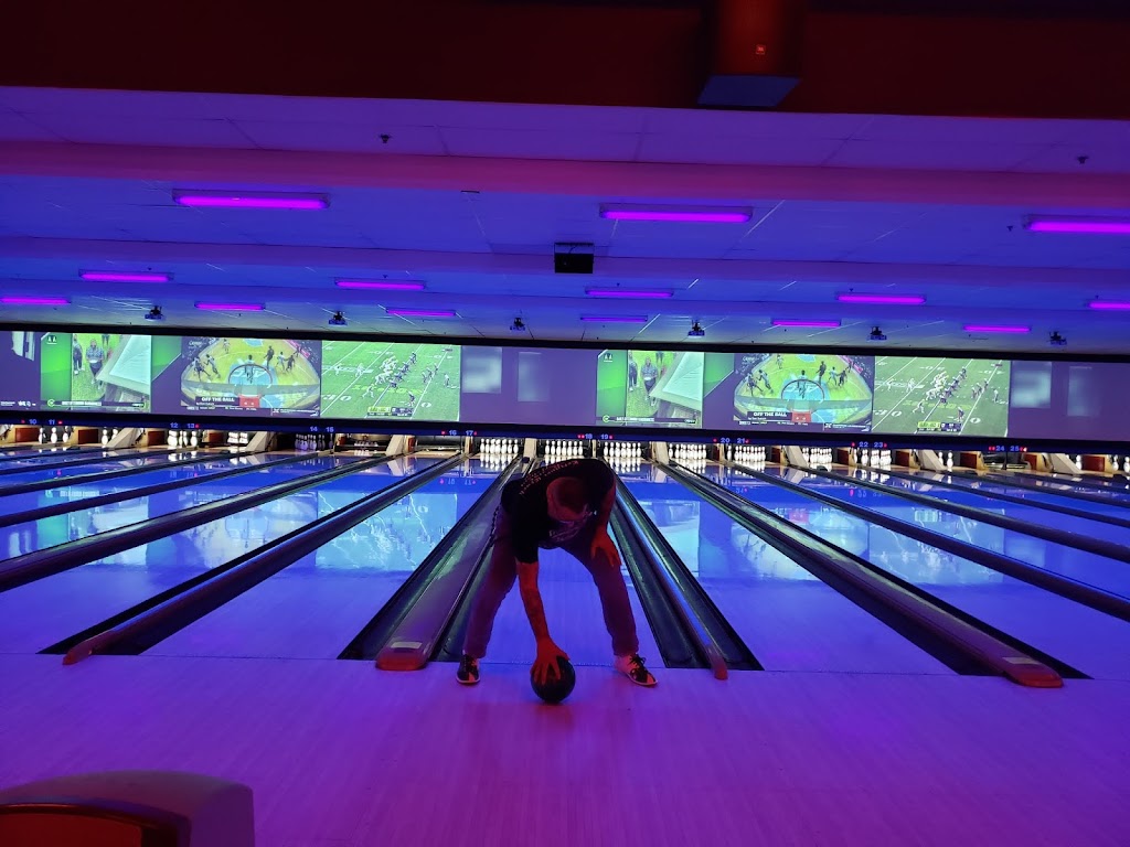 Bowlero Lynnwood | restaurant | 1222 164th St SW, Lynnwood, WA 98087, USA | 4257434422 OR +1 425-743-4422