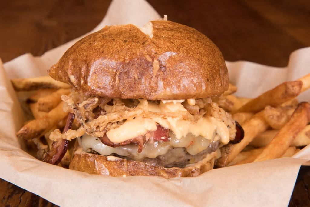 Crooked Pint Ale House | restaurant | 1402 W Arrowhead Rd Suite 100, Duluth, MN 55811, USA | 2184644129 OR +1 218-464-4129