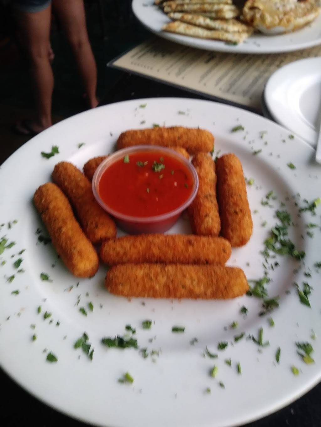 DJs Restaurant | restaurant | 1502 W Innes St, Salisbury, NC 28144, USA | 7046389647 OR +1 704-638-9647