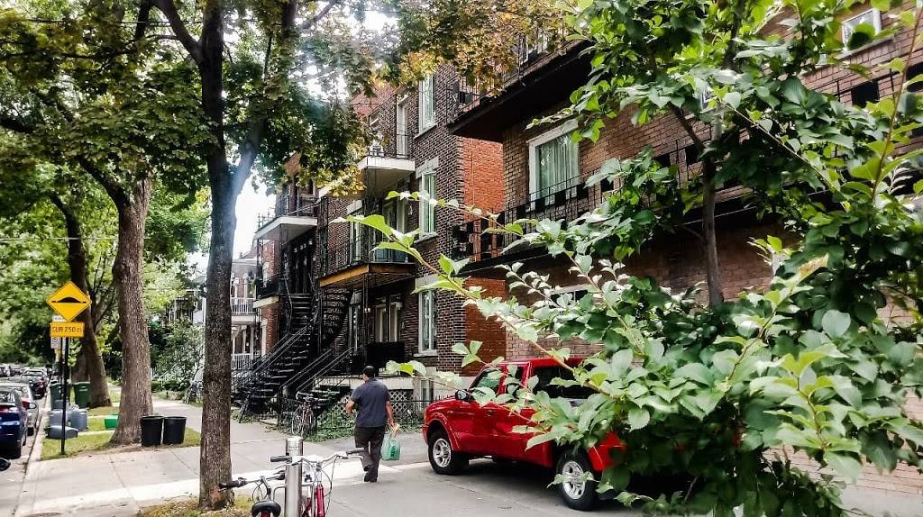 Graffitis Restaurant-Bar | restaurant | 8100 Avenue de Neuville, Anjou, QC H1J 2T2, Canada | 5143533737 OR +1 514-353-3737