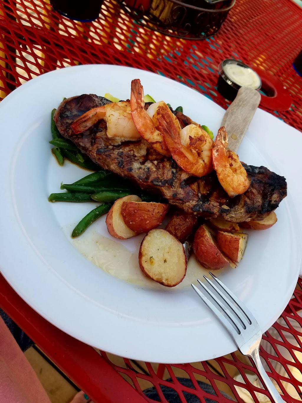 Docks Beach House Restaurant | restaurant | 252 W Lakeshore Dr, Port Clinton, OH 43452, USA | 4197326609 OR +1 419-732-6609