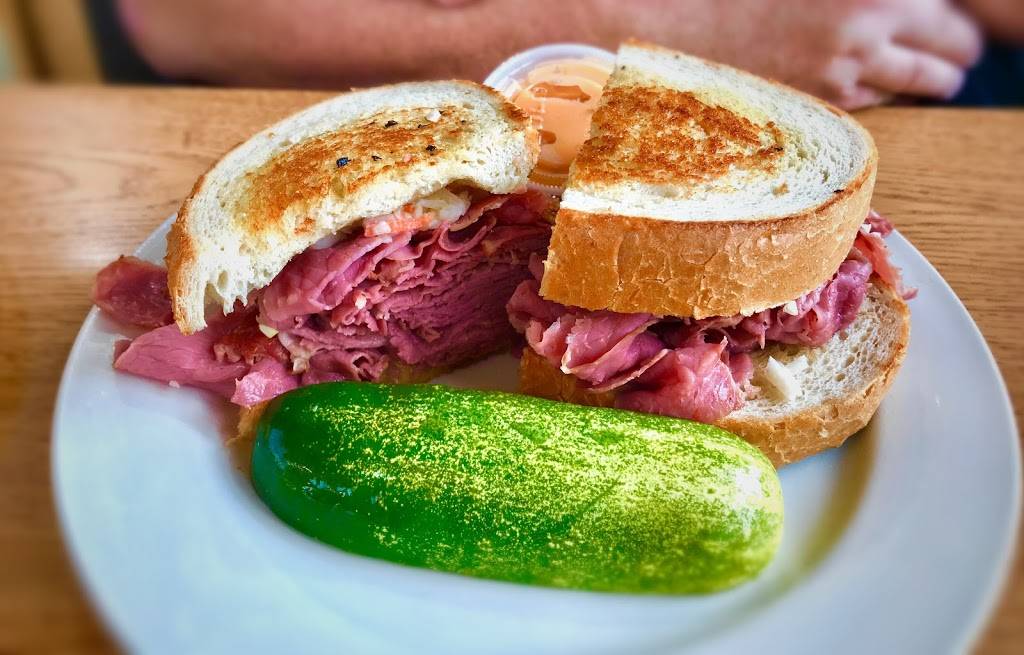 Franks Deli & Grill | restaurant | 3401-3445 Russell St, Detroit, MI 48207, USA | 3132859551 OR +1 313-285-9551