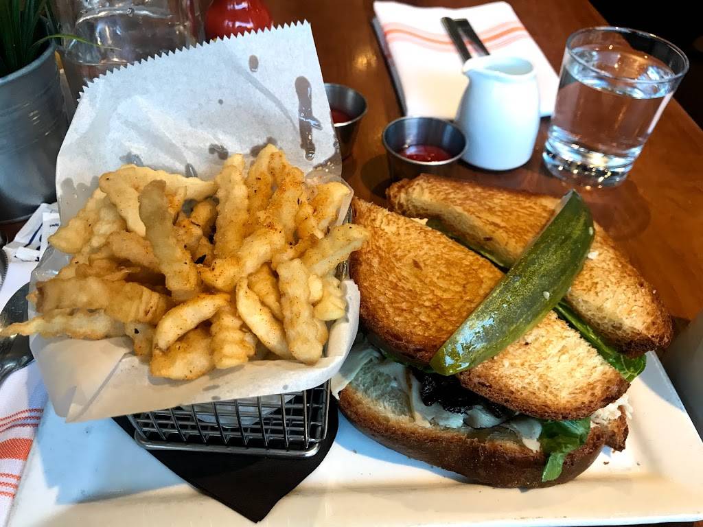 Stax Cafe | cafe | 1401 W Taylor St, Chicago, IL 60607, USA | 3127339871 OR +1 312-733-9871