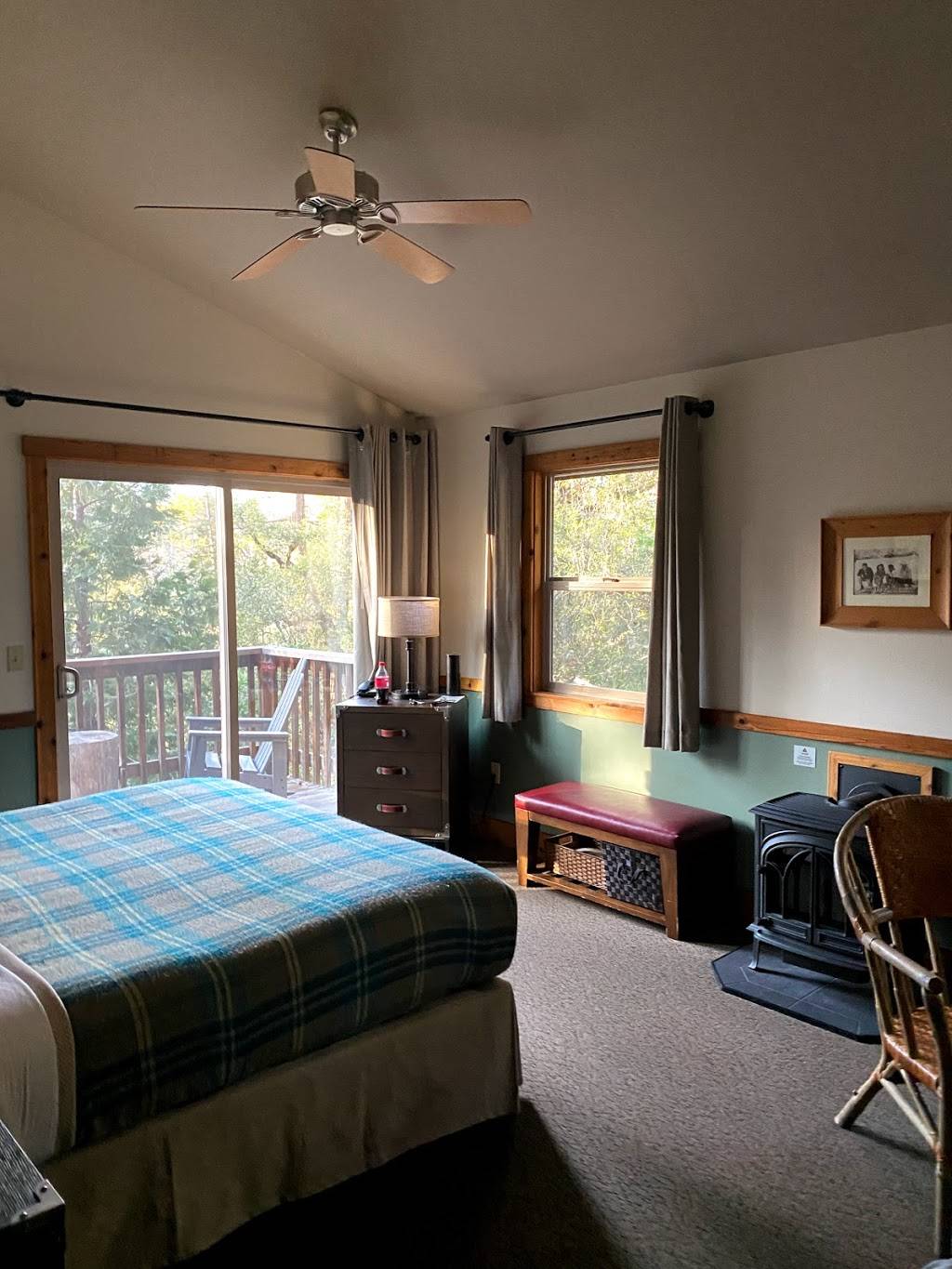 Evergreen Lodge at Yosemite | restaurant | 33160 Evergreen Rd, Groveland, CA 95321, USA | 2093792606 OR +1 209-379-2606