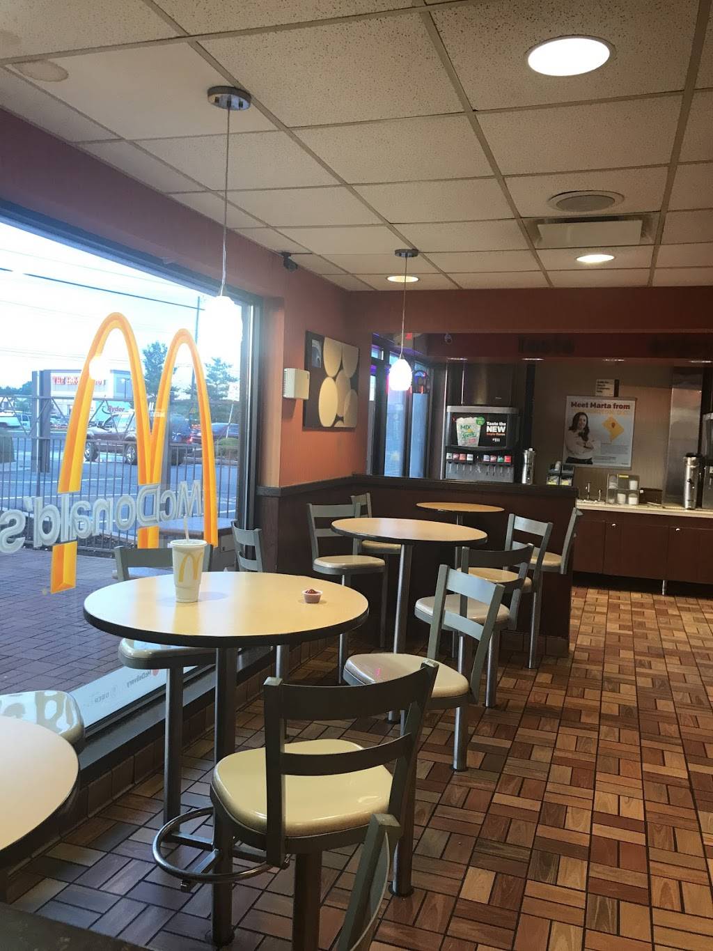 McDonalds | cafe | 6126 Oxon Hill Rd, Oxon Hill, MD 20745, USA | 3018396859 OR +1 301-839-6859