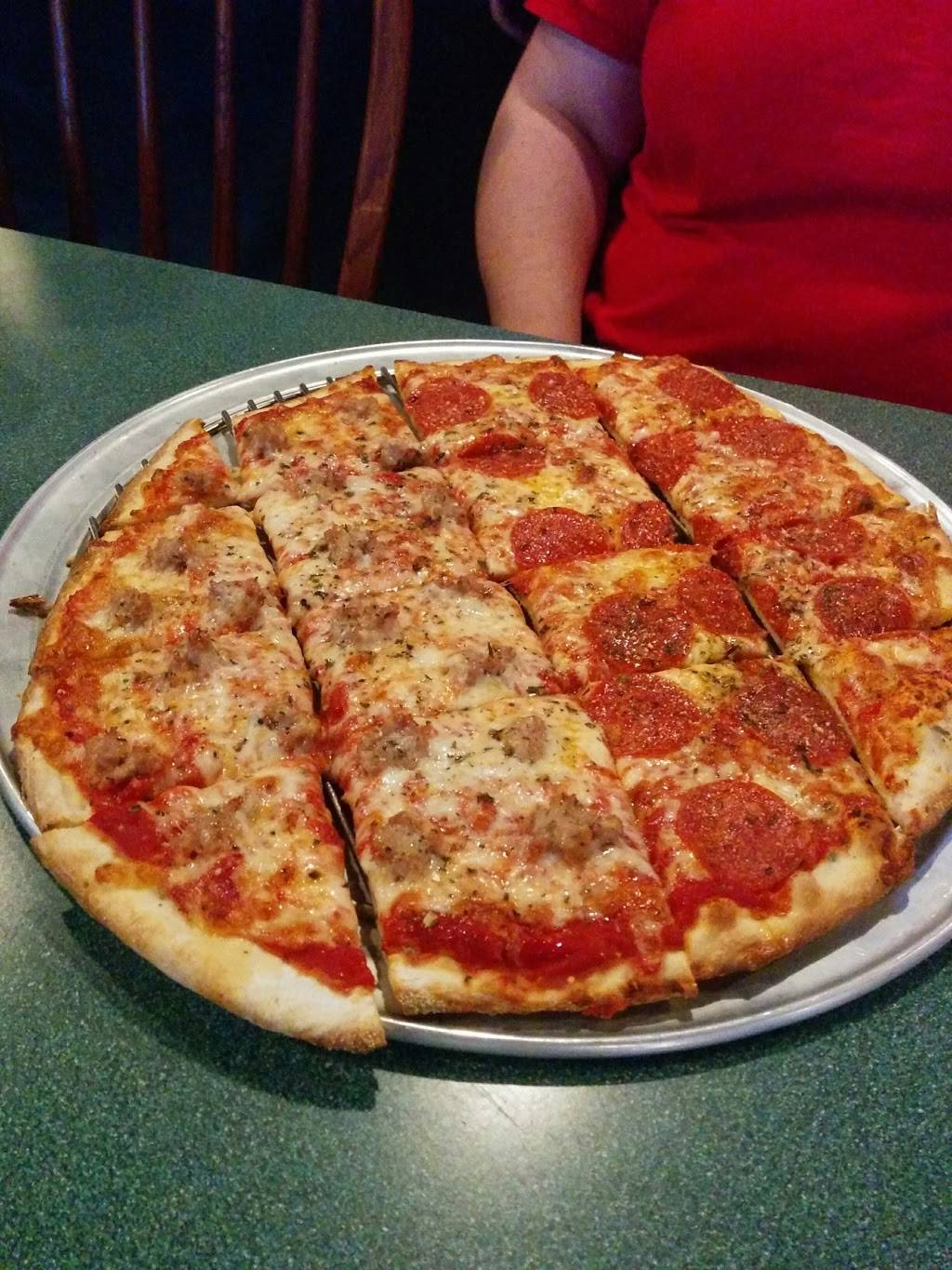 Tomasos Pizza | restaurant | 3234 Center Point Rd NE, Cedar Rapids, IA 52402, USA | 3193644313 OR +1 319-364-4313