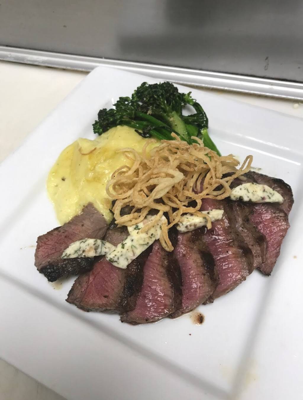 Academy Bar and Kitchen | restaurant | 1800 Fillmore St, San Francisco, CA 94115, USA | 4157751800 OR +1 415-775-1800