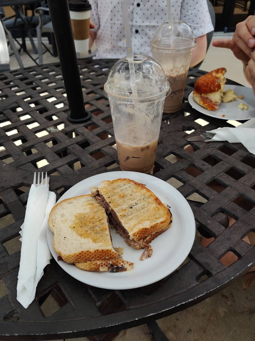 Country Club Café | cafe | 21911 W 66th St, Shawnee, KS 66226, USA | 9134412444 OR +1 913-441-2444