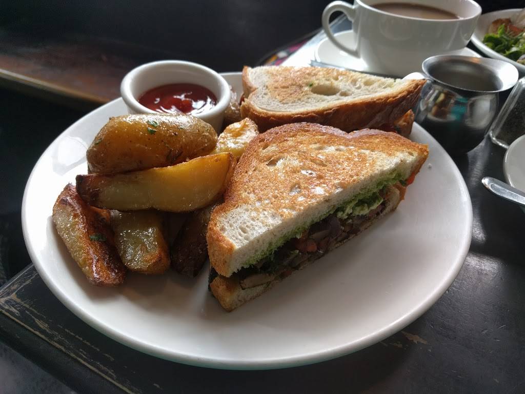 Hamiltons | restaurant | 2826 Fort Hamilton Pkwy, Brooklyn, NY 11218, USA | 7184380488 OR +1 718-438-0488