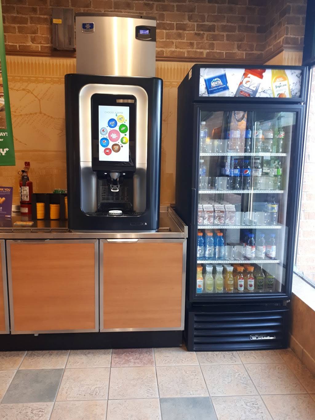 Subway | meal takeaway | 95 Lincoln St Unit #14, Welland, ON L3C 7C3, Canada | 9057149402 OR +1 905-714-9402