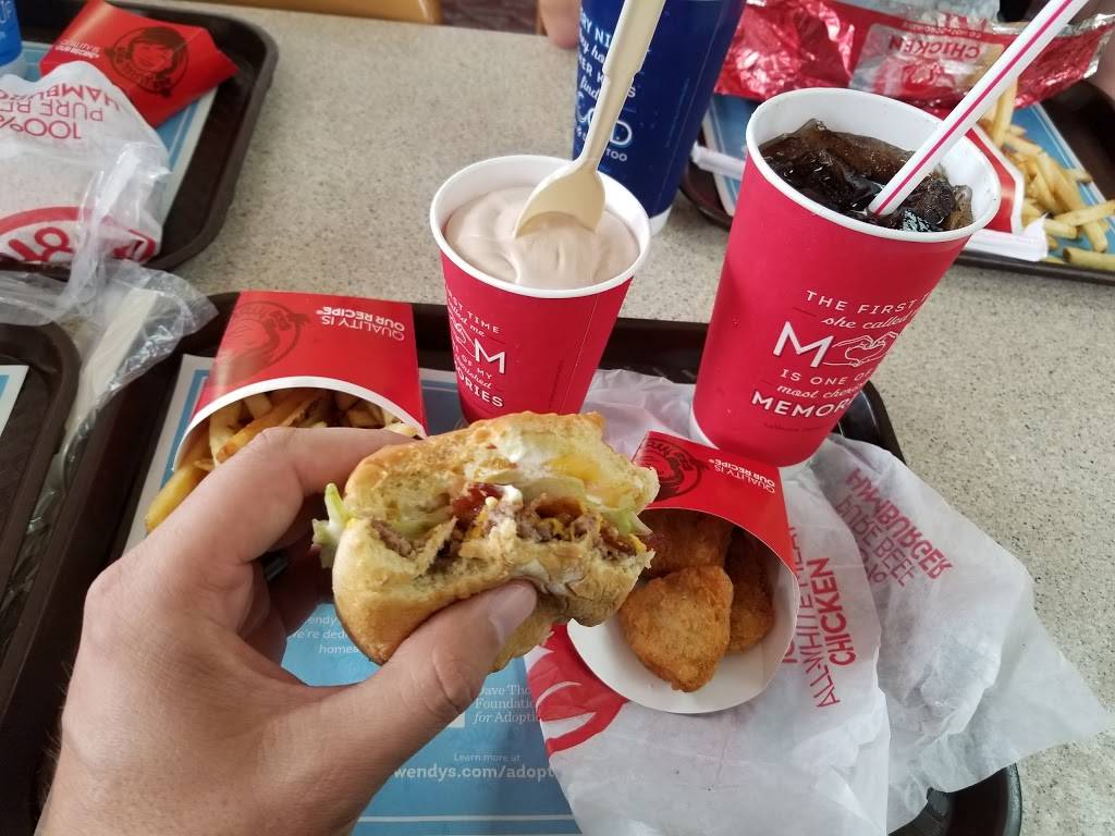 Wendys | restaurant | 9301 Daniels Pkwy, Fort Myers, FL 33912, USA | 2395612220 OR +1 239-561-2220