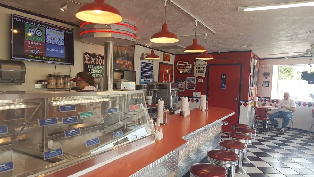 Waynes Drive-In | restaurant | 1331 Covered Bridge Rd, Cedarburg, WI 53012, USA | 2623759999 OR +1 262-375-9999