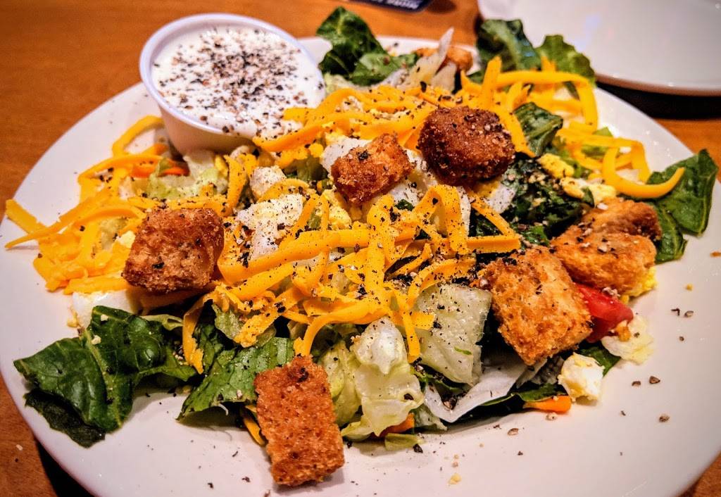 Texas Roadhouse | restaurant | 1300 Bass Pro Drive, St Charles, MO 63301, USA | 6364432301 OR +1 636-443-2301