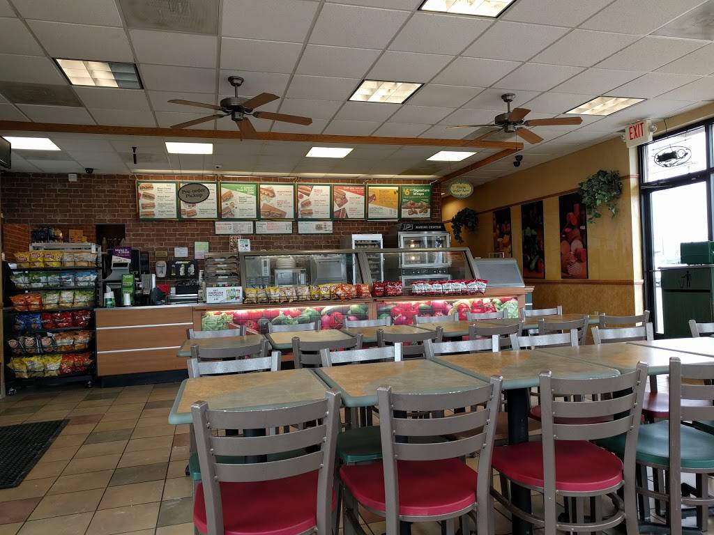 Subway | meal takeaway | 23040 W 83rd St, Shawnee, KS 66226, USA | 9134220552 OR +1 913-422-0552