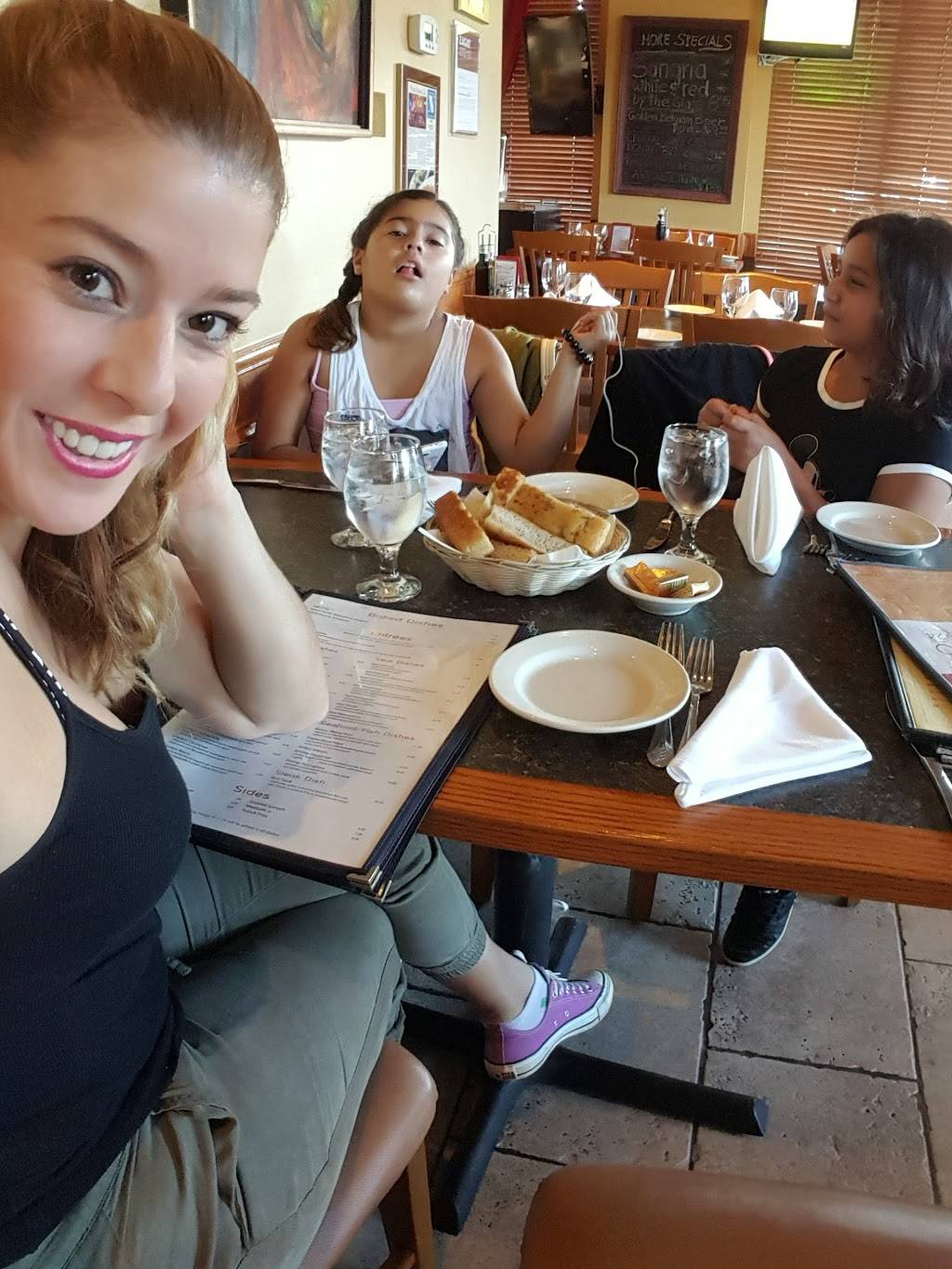 Pepe Rosso 24 | restaurant | 24 Manorhaven Blvd, Port Washington, NY 11050, USA | 5169449477 OR +1 516-944-9477