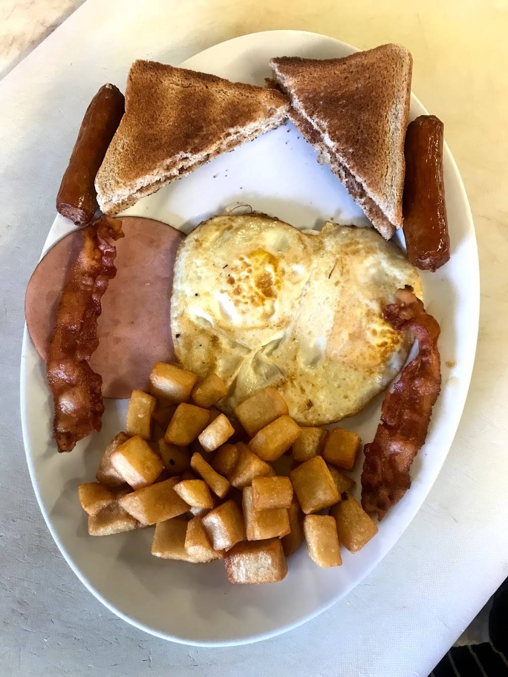 Knotty Pine Restaurants | restaurant | 507 Broadway St, Kincardine, ON N2Z 2E8, Canada | 5193963132 OR +1 519-396-3132