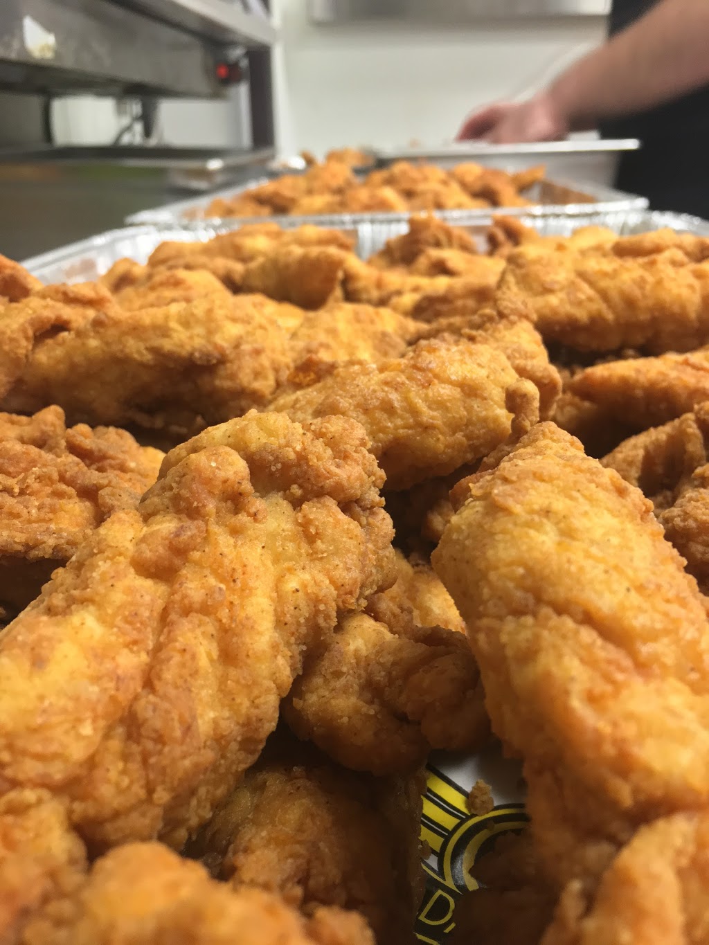 Goldfingers | restaurant | 3151 Dauphin St suite a, Mobile, AL 36606, USA | 2512871330 OR +1 251-287-1330