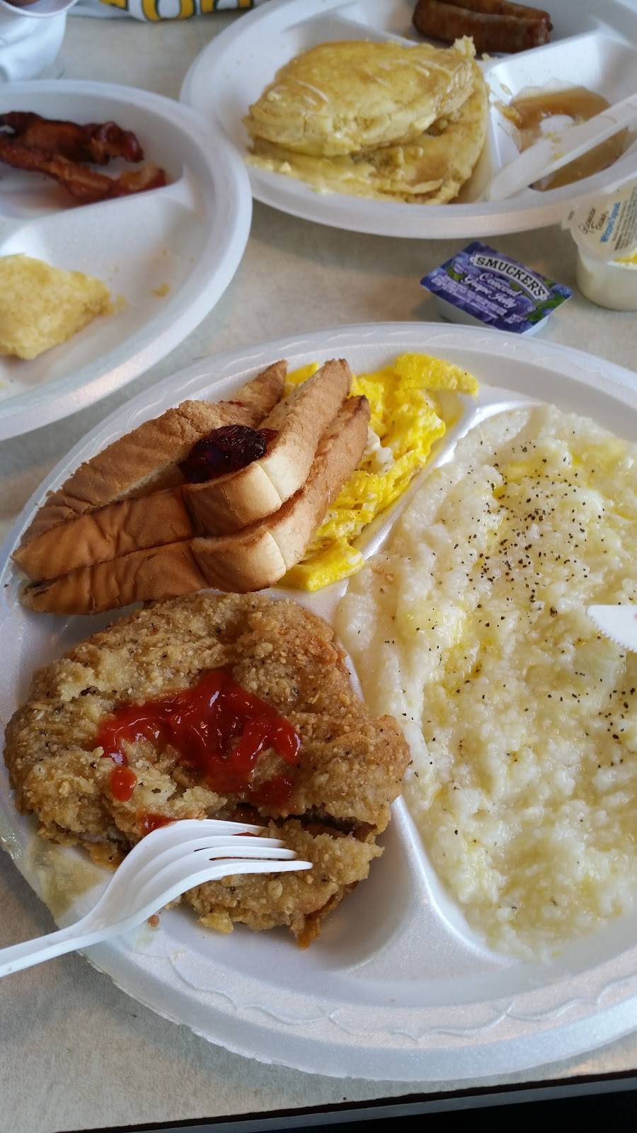 Waylons Family Restaurant | restaurant | 77 E Oak St, McRae-Helena, GA 31055, USA | 2298682590 OR +1 229-868-2590