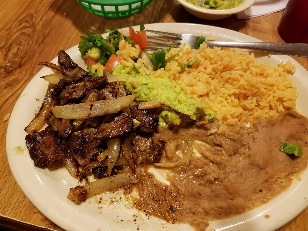 Leticias Mexican Restaurant | restaurant | 107 E Post Office St, Weimar, TX 78962, USA | 9797258602 OR +1 979-725-8602