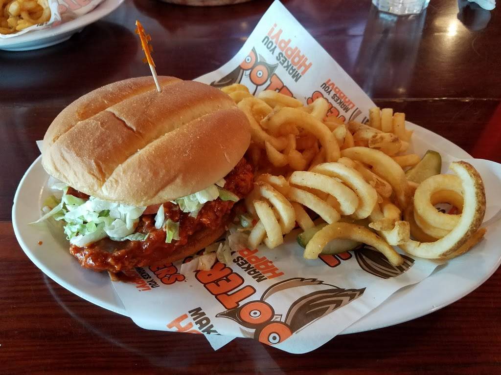 Hooters | restaurant | 11875 N Jantzen Dr, Portland, OR 97217, USA | 5037359464 OR +1 503-735-9464