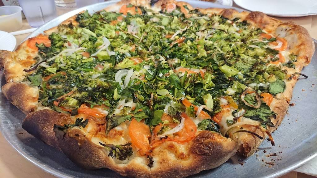 Zuppardis Apizza | restaurant | 179 Union Ave, West Haven, CT 06516, USA | 2039341949 OR +1 203-934-1949