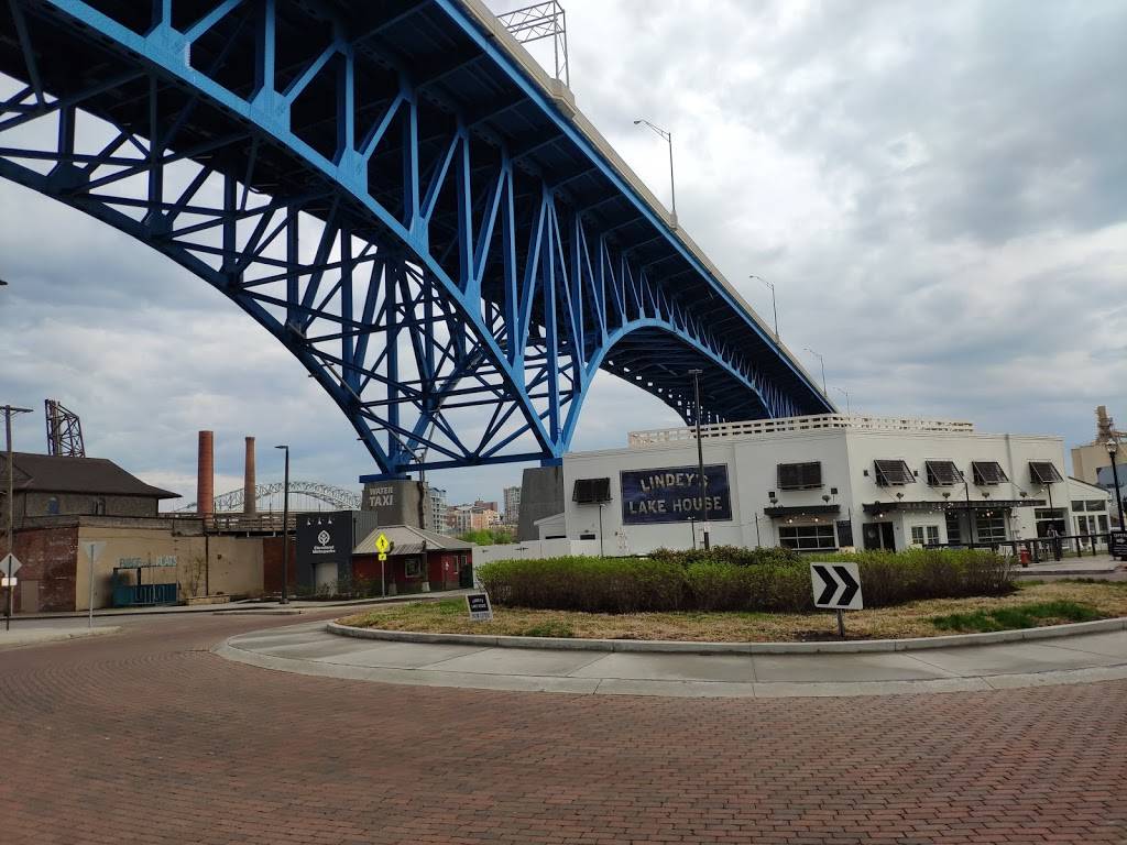 Lindeys Lake House Flats | restaurant | 1146 Old River Rd, Cleveland, OH 44113, USA | 2167270158 OR +1 216-727-0158