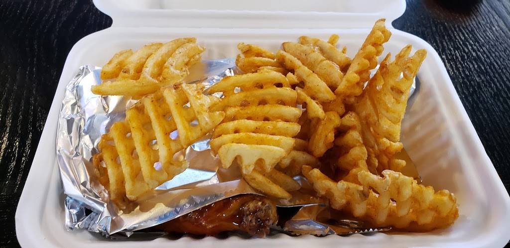 Atomic Wings | restaurant | 250-36 Jericho Turnpike, Floral Park, NY 11001, USA | 5167757521 OR +1 516-775-7521