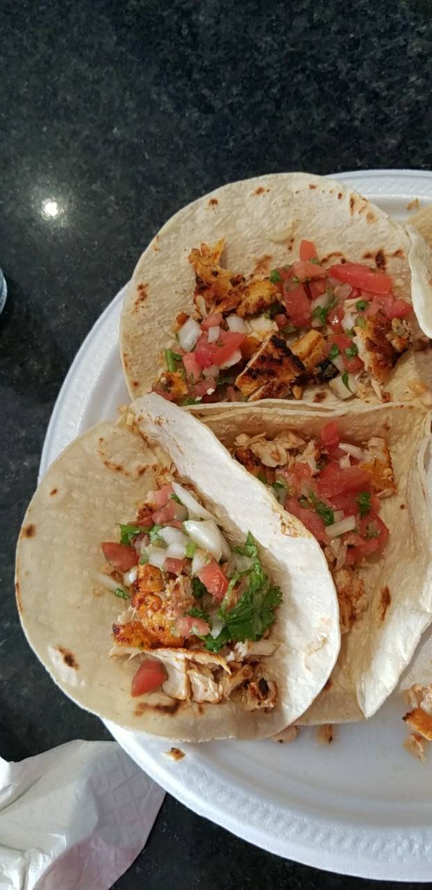 100% SALVADOREÑO Restaurant & Take out | restaurant | 612 Trethewey Dr, Toronto, ON M6M 4C3, Canada | 4162490305 OR +1 416-249-0305