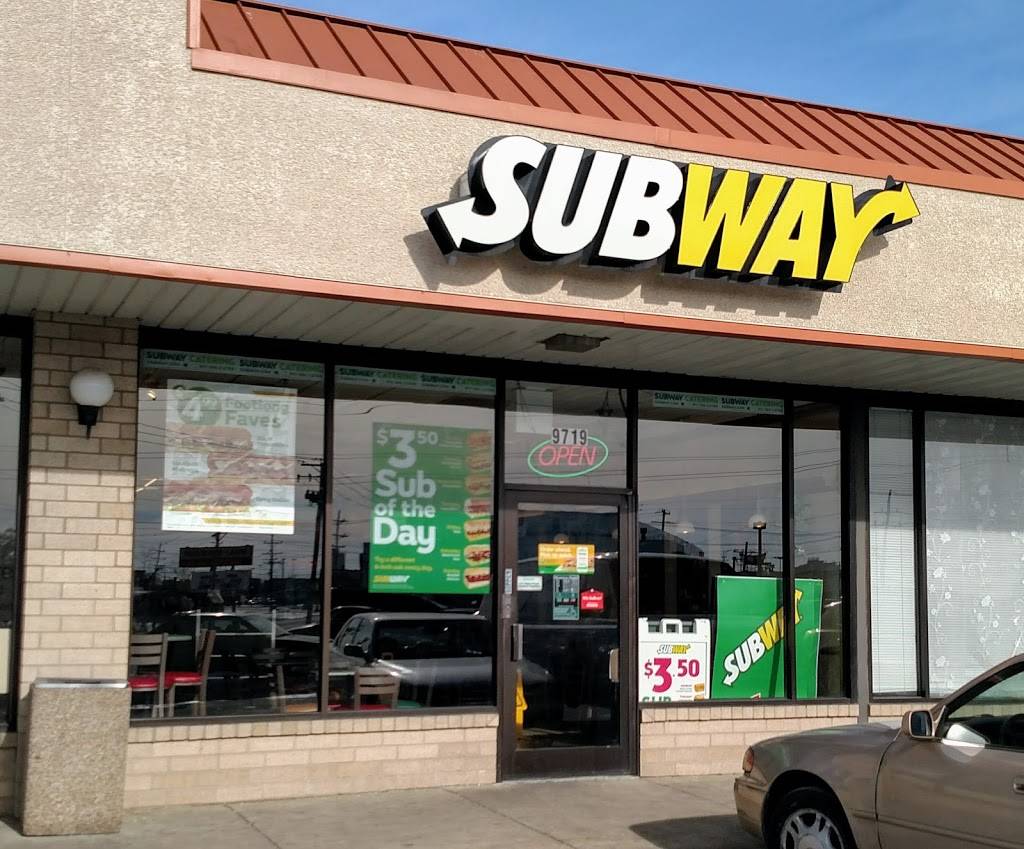 Subway Restaurants | restaurant | 9719 N Milwaukee Ave, Glenview, IL 60025, USA | 8479830794 OR +1 847-983-0794