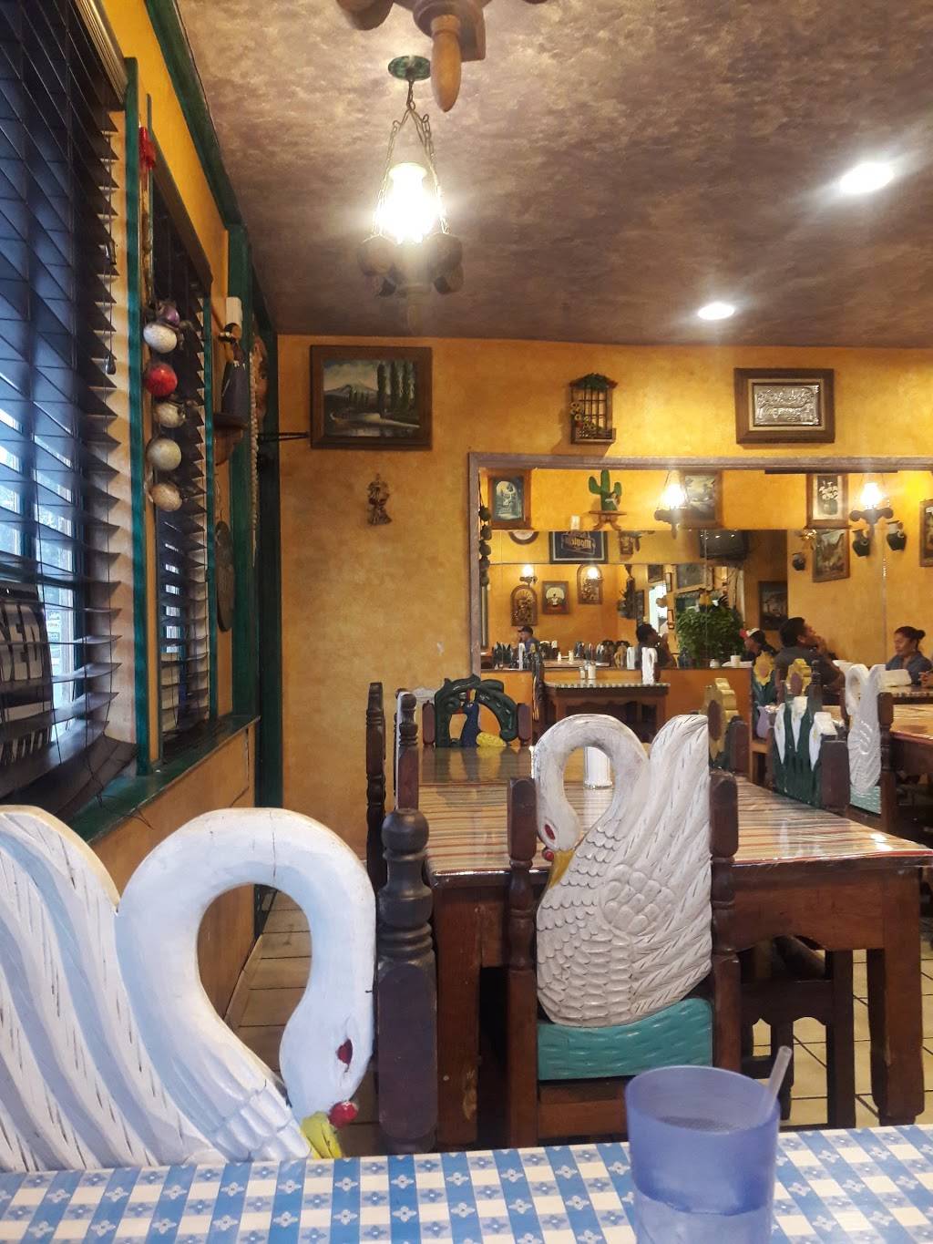 Restaurant Mary | restaurant | 1819 S Main St, Santa Ana, CA 92707, USA | 7145471744 OR +1 714-547-1744