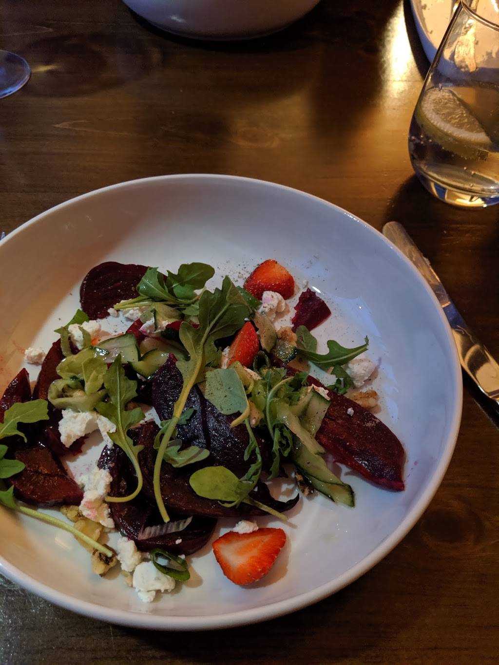 Table 16 | restaurant | 342 Rue Principale, Saint-Sauveur, QC J0R 1R0, Canada | 4502272478 OR +1 450-227-2478