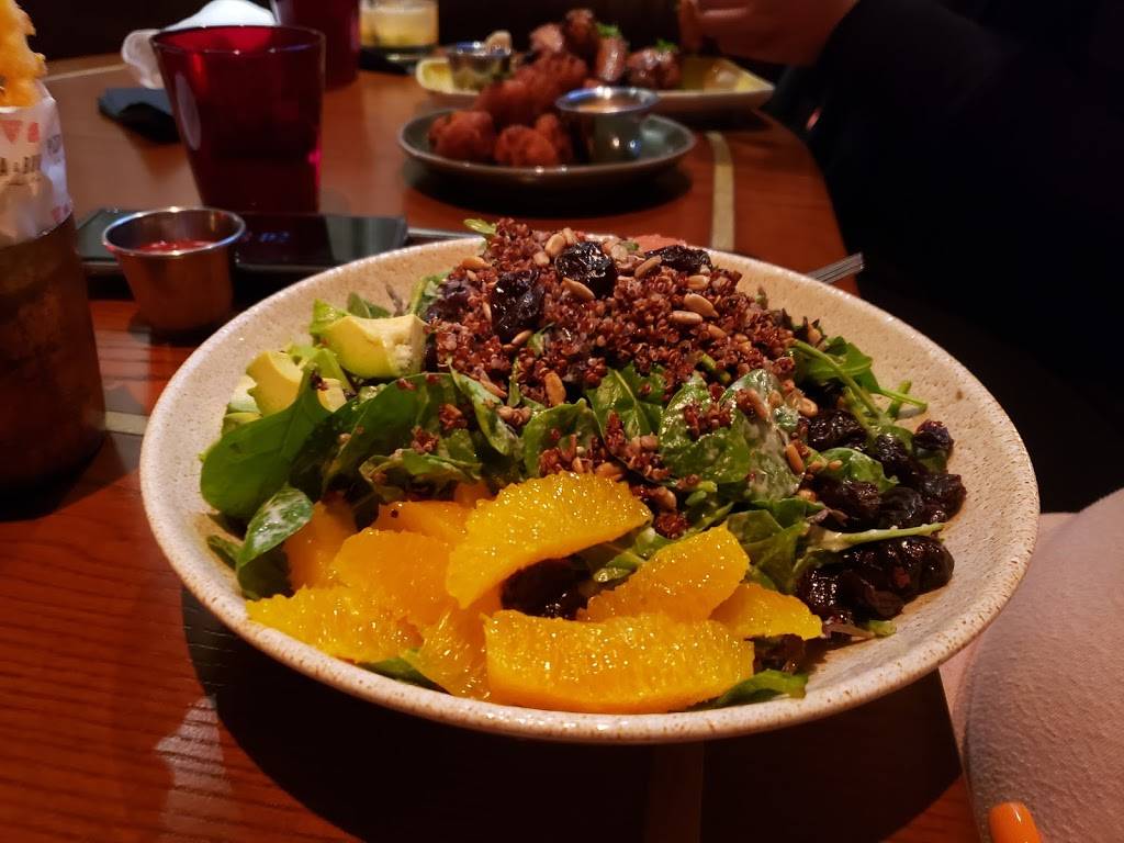 Pizza & Burger by Michael Mina | meal takeaway | 4441 Collins Ave, Miami Beach, FL 33140, USA | 3056744636 OR +1 305-674-4636