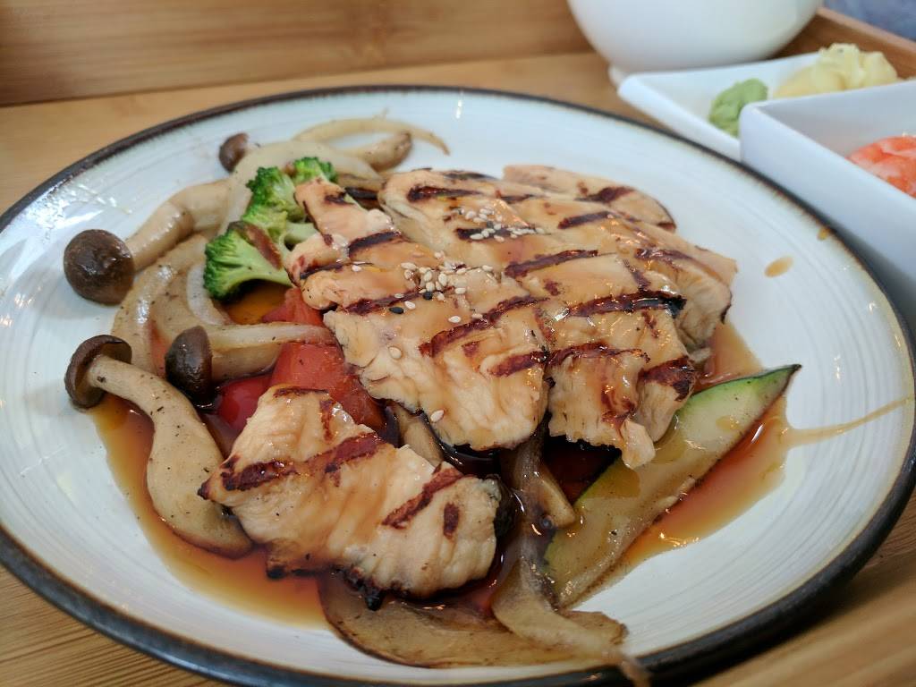 Rollian Sushi | restaurant | 660 Eglinton Ave E, East York, ON M4G 2K2, Canada | 4164894303 OR +1 416-489-4303