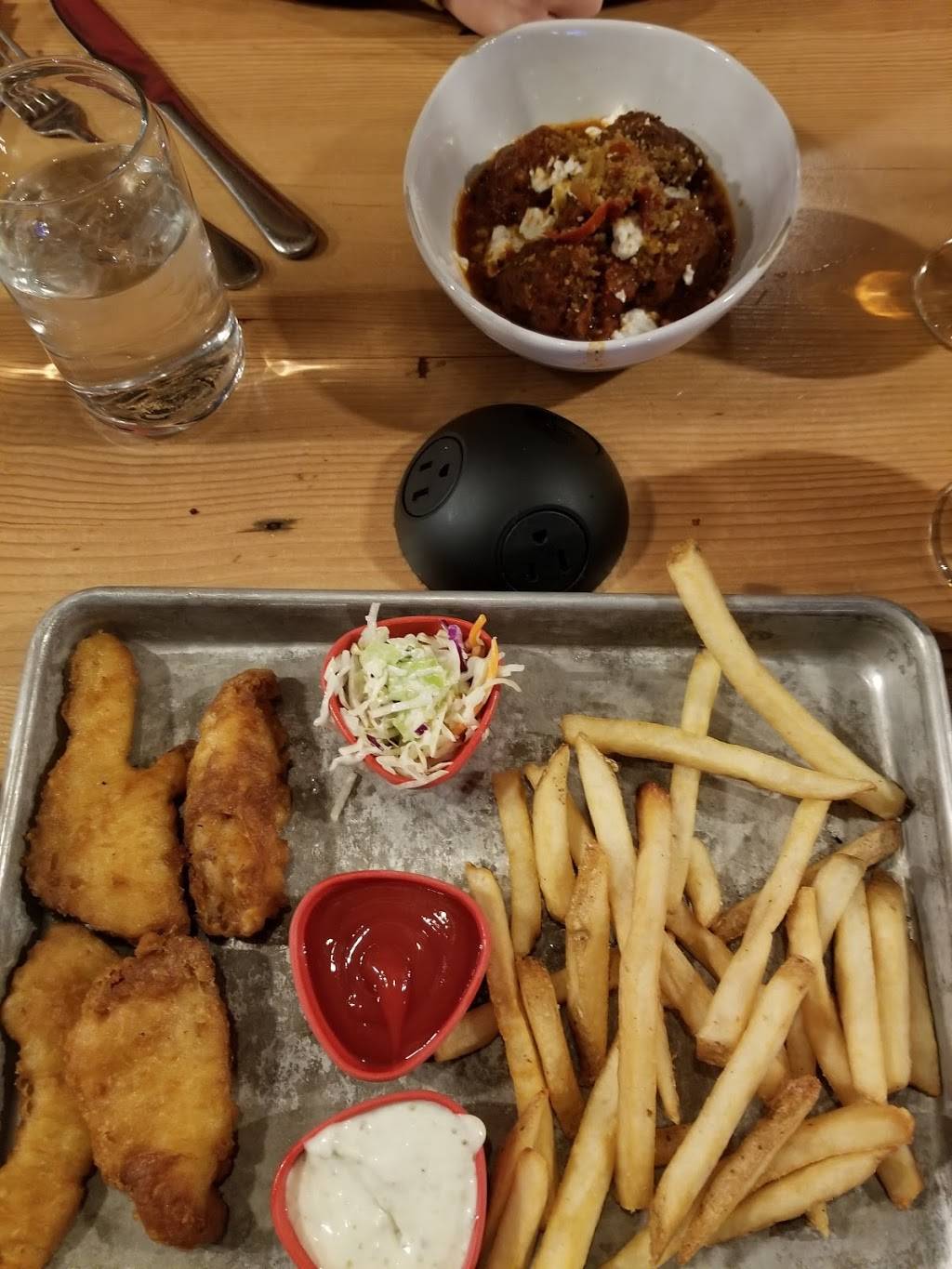 Great Divide Brewing Company | restaurant | Denver International Airport C, Gates, Denver, CO 80249, USA | 8776727467 OR +1 877-672-7467