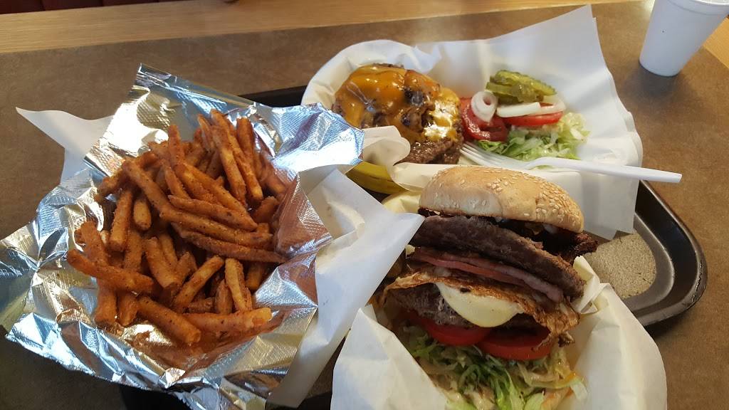 Giant Drive In | restaurant | 15840 Boones Ferry Rd, Lake Oswego, OR 97035, USA | 5036360255 OR +1 503-636-0255