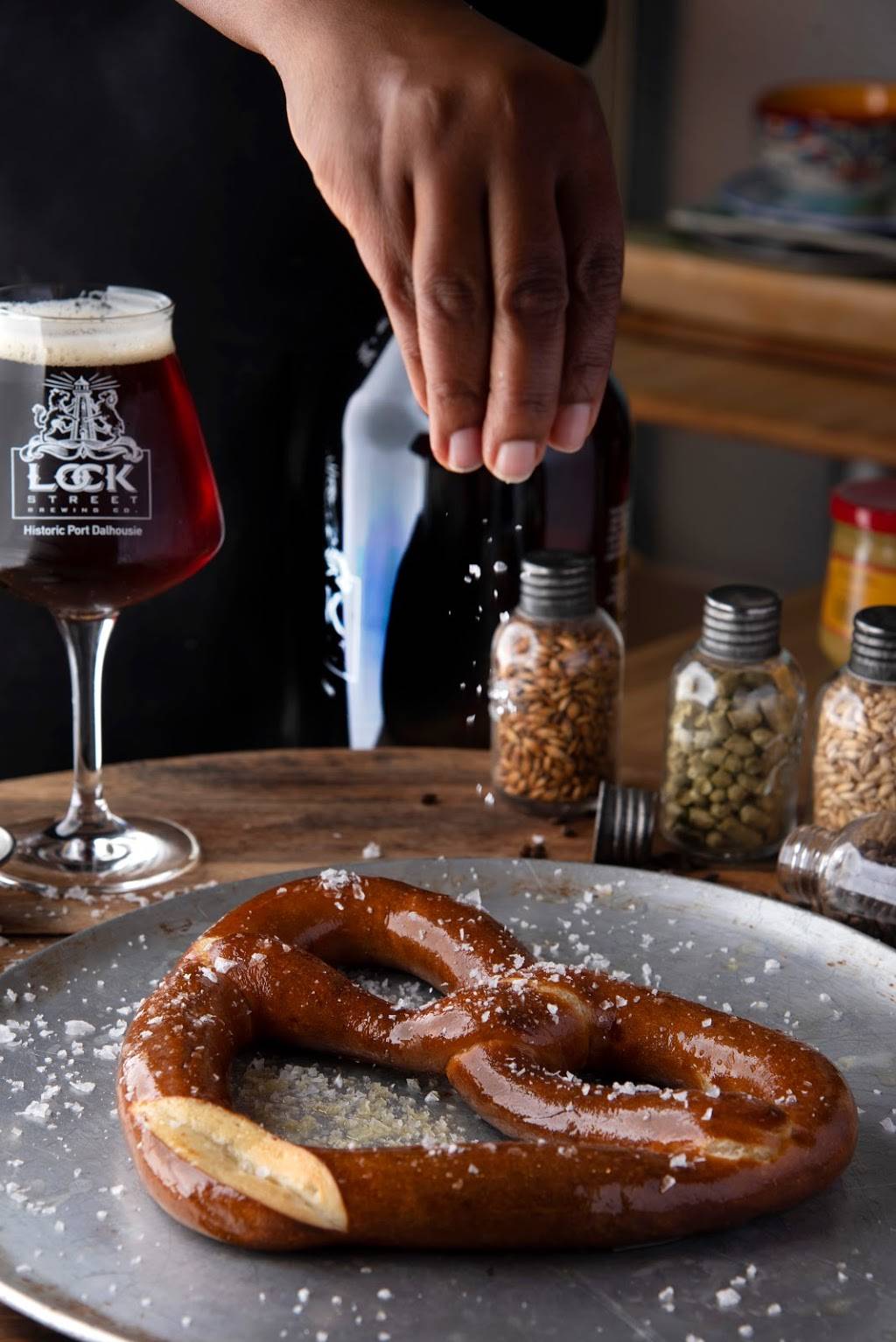 Kaiserhaus | restaurant | 15 Lock St, St. Catharines, ON L2N 5B6, Canada | 2892131292 OR +1 289-213-1292