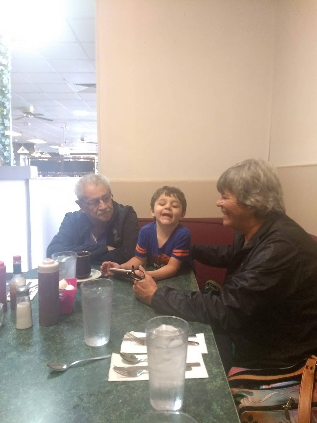 Flos Pancake House | restaurant | 335 Muldoon Rd, Anchorage, AK 99504, USA | 9073392440 OR +1 907-339-2440