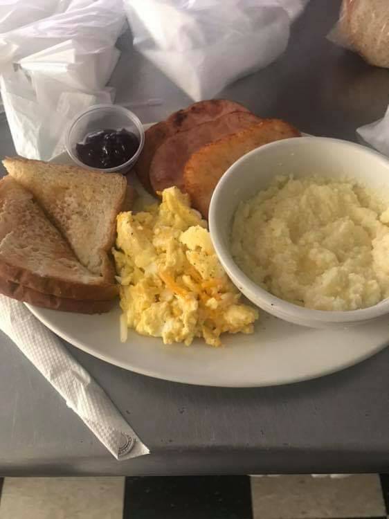 Divas Café with a taste of Ryans lemonade | restaurant | 1910-1912, W Hampton Ave, Milwaukee, WI 53209, USA | 4147799102 OR +1 414-779-9102