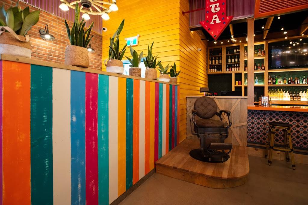 Carlos & Pepes | restaurant | 1405 Boulevard Michèle-Bohec #102, Blainville, QC J7C 5L4, Canada | 4504334141 OR +1 450-433-4141