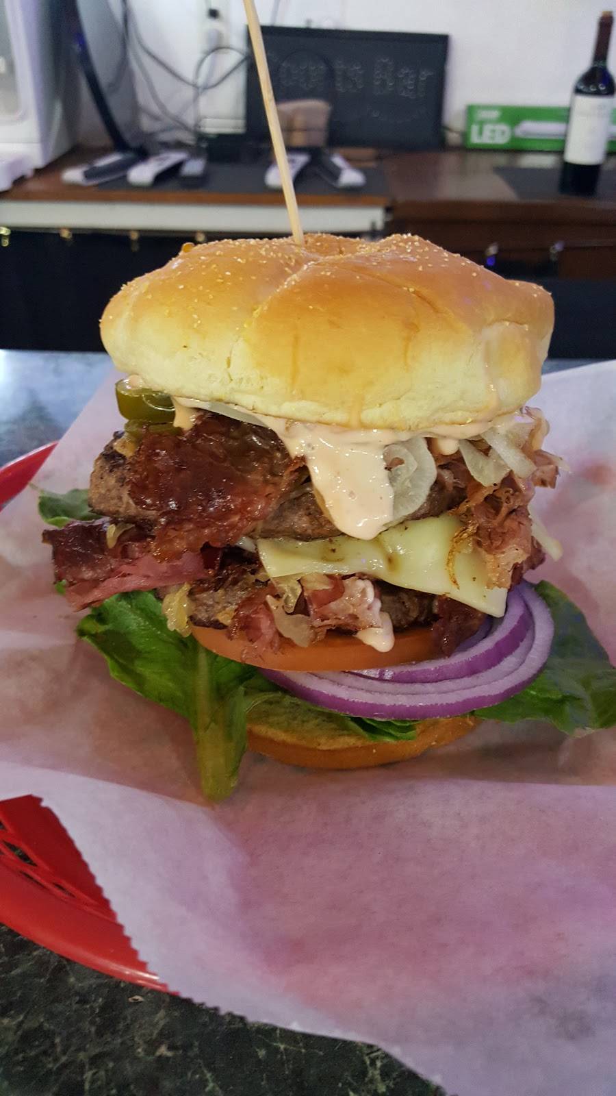 Izzys Burgers & BBQ | restaurant | 13915 S Park Dr, Magalia, CA 95954, USA | 5304139709 OR +1 530-413-9709